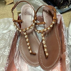 Brand new with box Tory Burch Women's tan Emmy Pearl Sandals 9.5 dust bag
